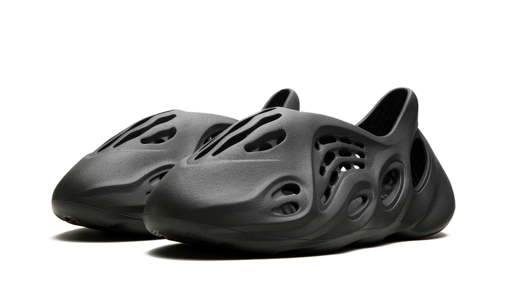 Yeezy Foam Runner "Carbon" IG5349