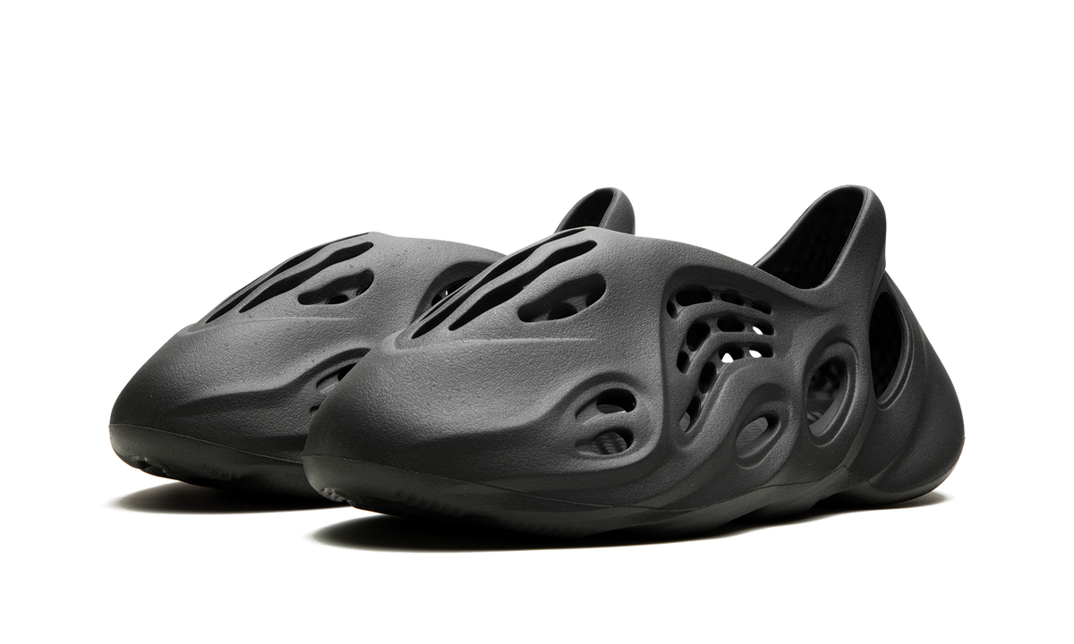Yeezy Foam Runner "Carbon" IG5349