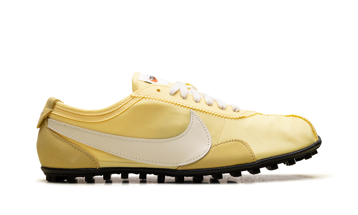Moon Shoe "Soft Yellow" IW0955 700