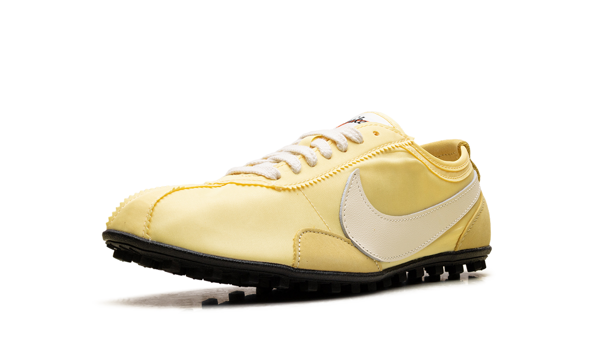 Moon Shoe "Soft Yellow" IW0955 700
