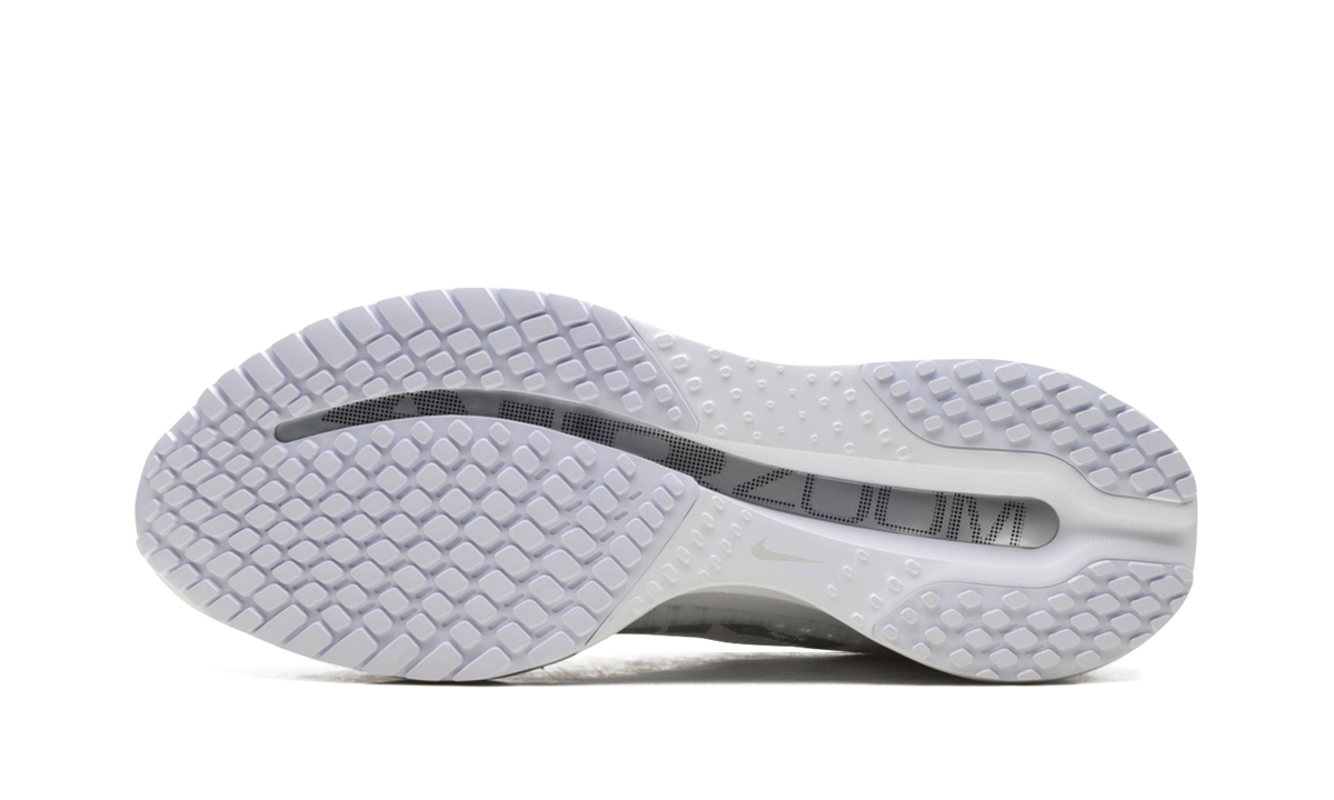 Pegasus Premium "White Metallic Silver" HQ2592 102