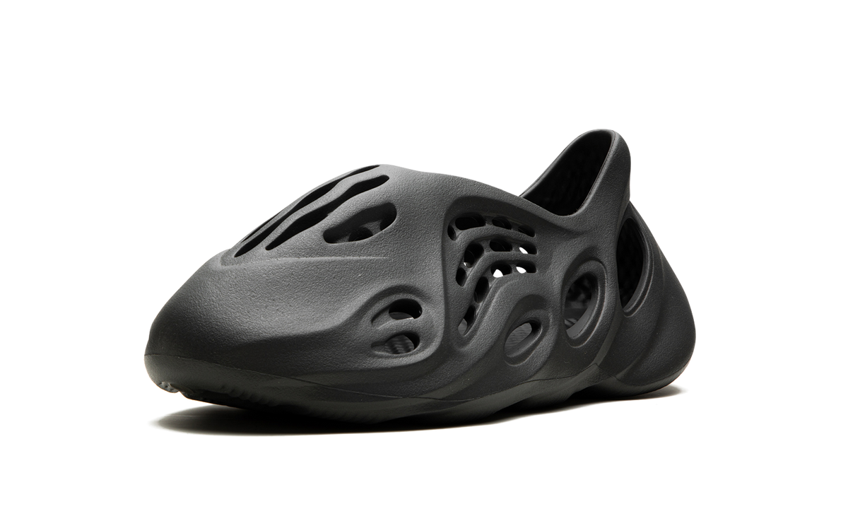 Yeezy Foam Runner "Carbon" IG5349